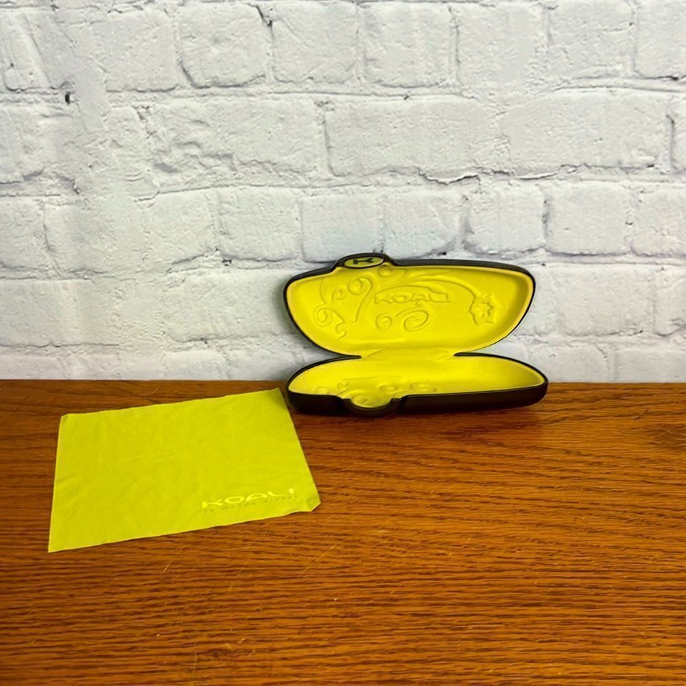 Koali glasses case.